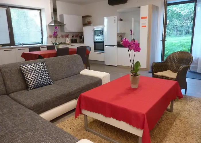 Velky Apartman V Rodinnom Dvojdome, Free Parking